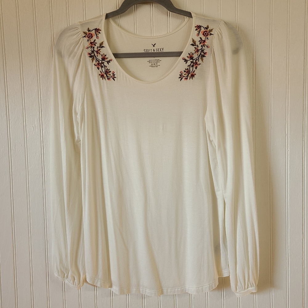 American Eagle Outfitters White Tee, Medium